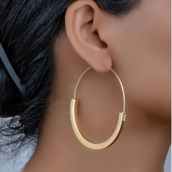 Free People Jewelry - NEW Gina Classic Gold Large Hoop Earrings